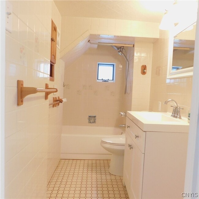 Building Photo - 405 Cypress St