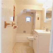 Building Photo - 405 Cypress St