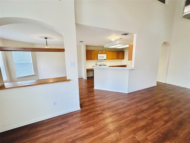 Building Photo - 1600 Primrose Trail