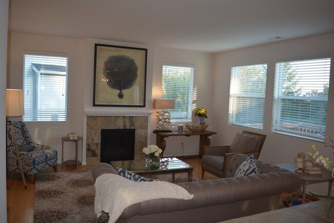 Building Photo - Amazing 4 bedroom home on Tumwater Hill!!