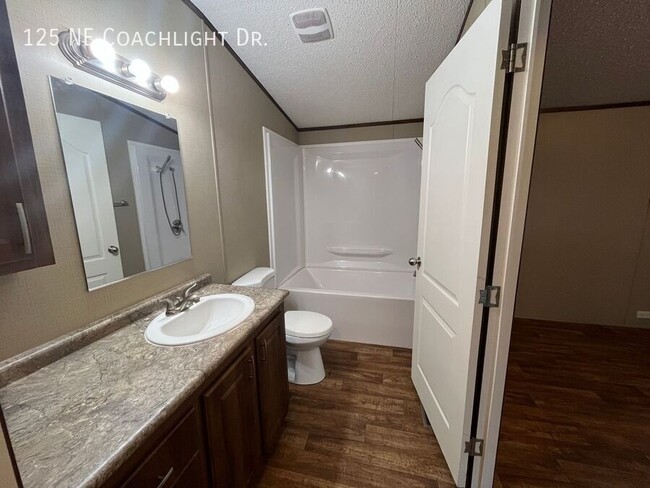 Building Photo - 125 Coachlight Dr