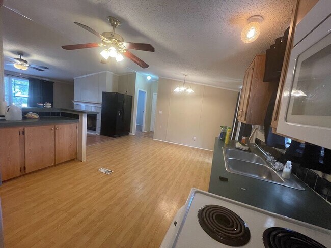 Building Photo - New on Market!