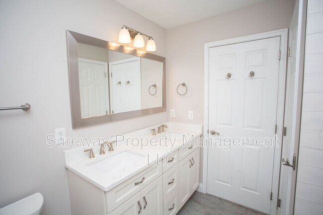 Building Photo - 7 Amaryllis Ln