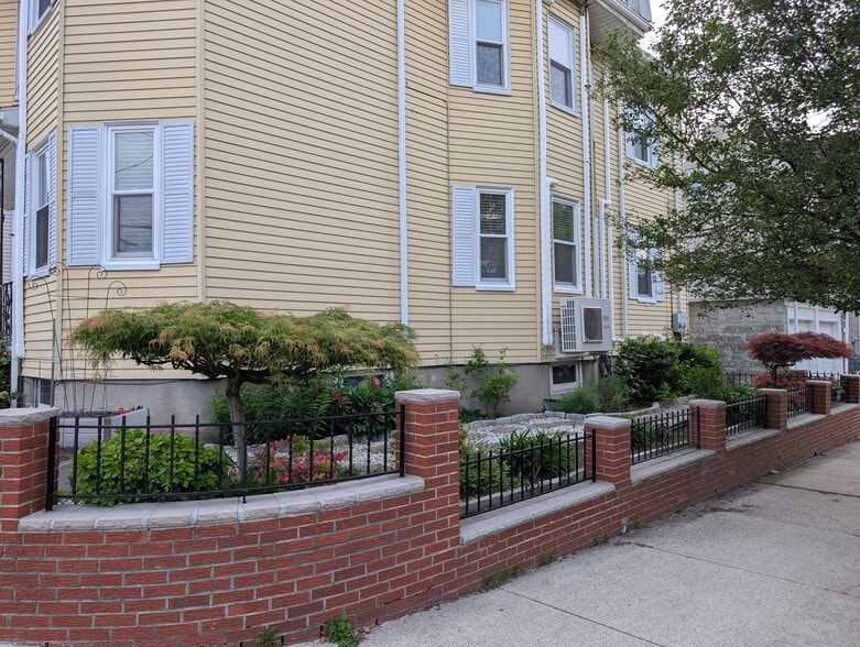 Building Photo - 28 Shapley Ave