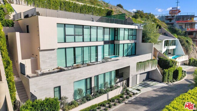 Building Photo - 8765 Hollywood Blvd