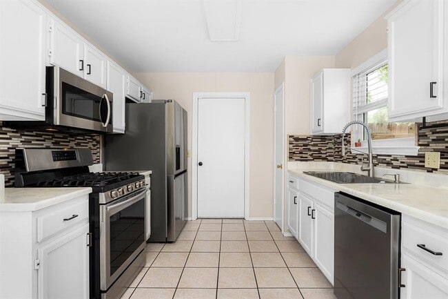 Building Photo - 4500 Kalama Dr