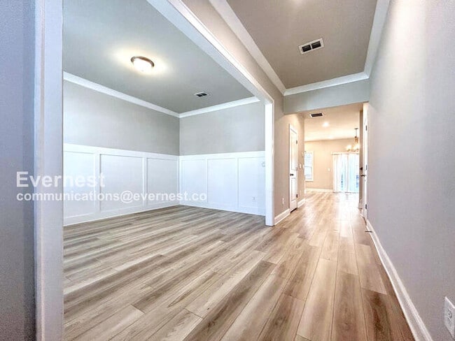 Building Photo - 662 Stately Dr
