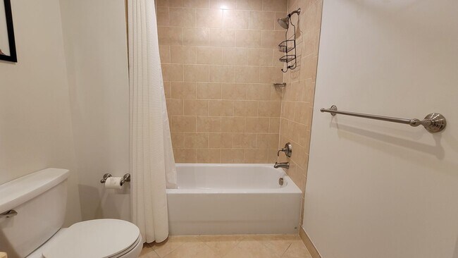Building Photo - Luxury Apartment Right On The Beach In Lau...