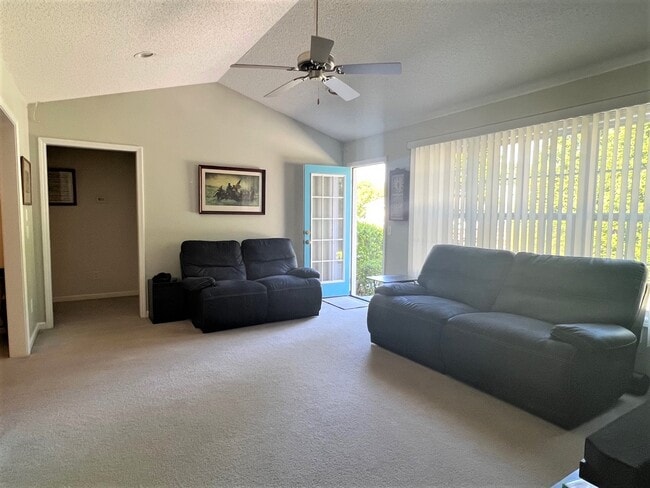 Building Photo - 305 Woodgreen Dr