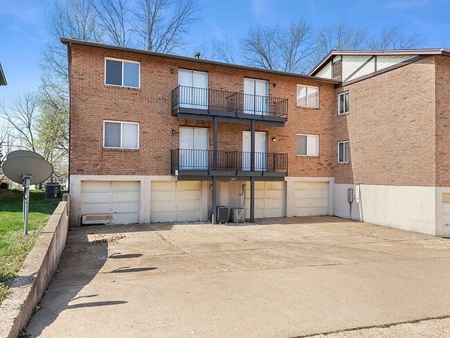 Building Photo - 10017-10021 Rodium Dr.