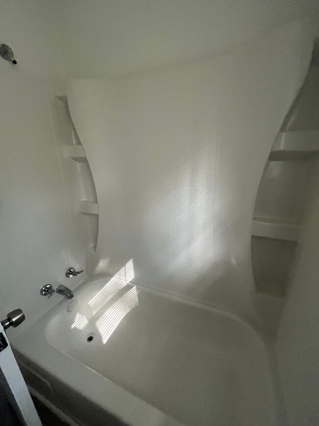 Building Photo - 2107 Meriwood Dr