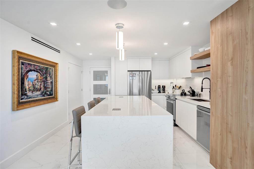Building Photo - 545 S Fort Lauderdale Beach Blvd