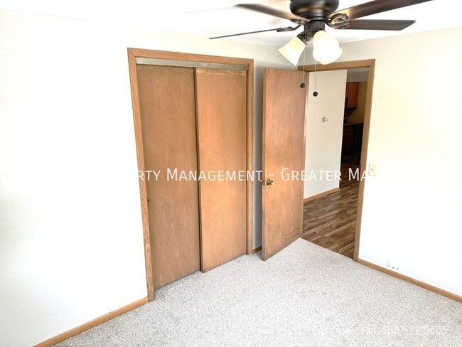 Building Photo - Awesome remodeled 2 bedroom apartment on M...