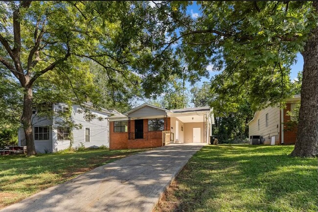 Building Photo - Newly Renovated 3 Bedroom 1 Bath