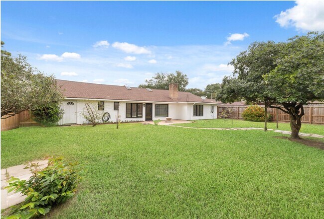 Building Photo - 11411 Ash Creek Dr