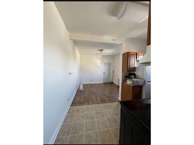 Building Photo - 113 3rd St W