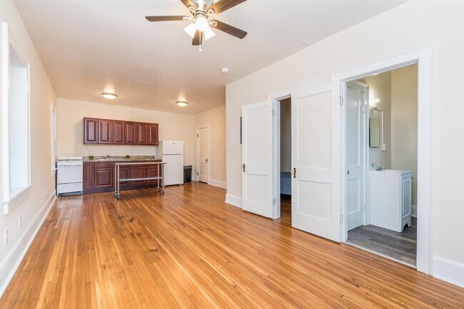 Building Photo - 265 Lyndhurst Pl