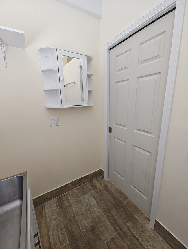 Building Photo - 655 Freesia Dr