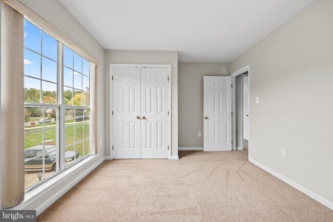 Building Photo - 18865 Crossroads Ct