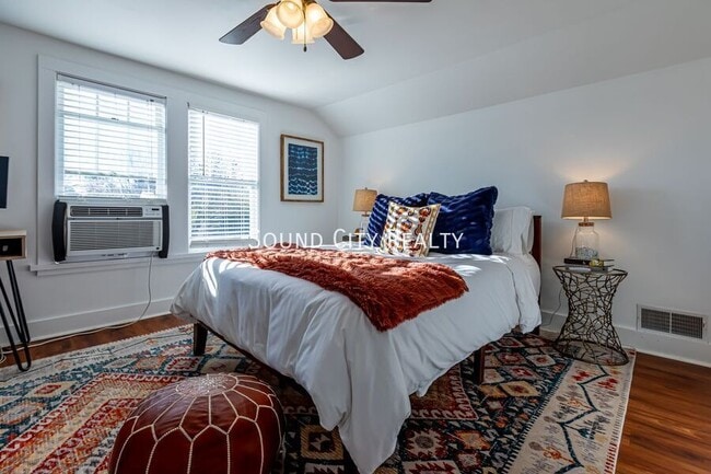 Building Photo - 310 S 7th St