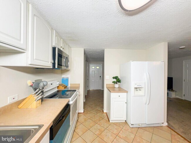 Building Photo - 806 Truro Ct