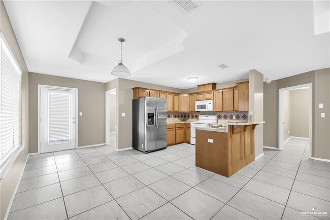 Building Photo - 11 River Bend Dr