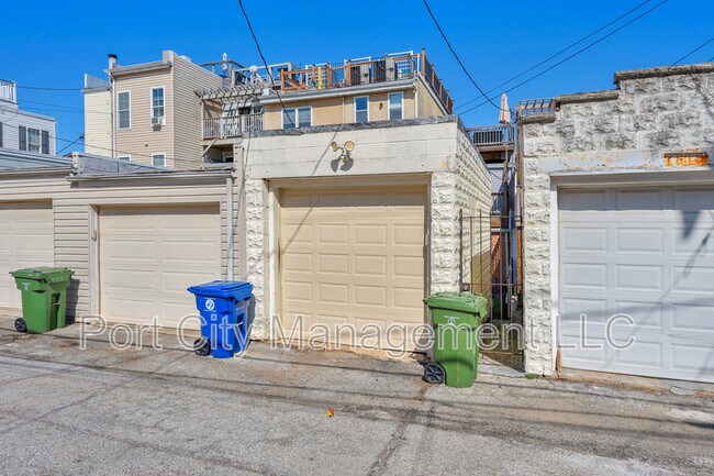 Building Photo - 639 Harvey St