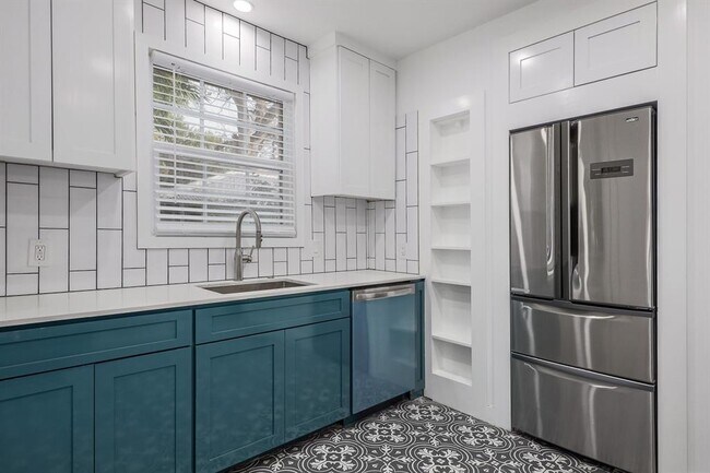 Building Photo - 804 W 31st St