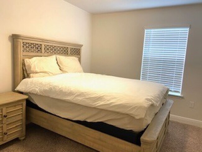 Building Photo - FURNISHED!!!  BEAUTIFUL 3 BEDROOM 2.5 BATH...