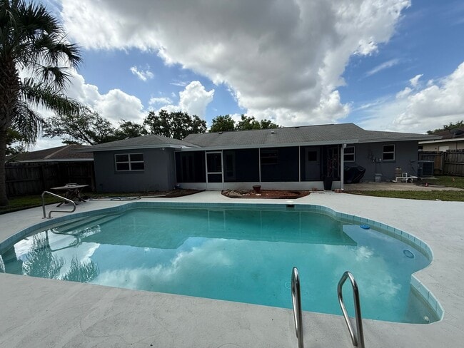 Building Photo - Pretty 3/2 Pool Home in Spring Oaks Commun...