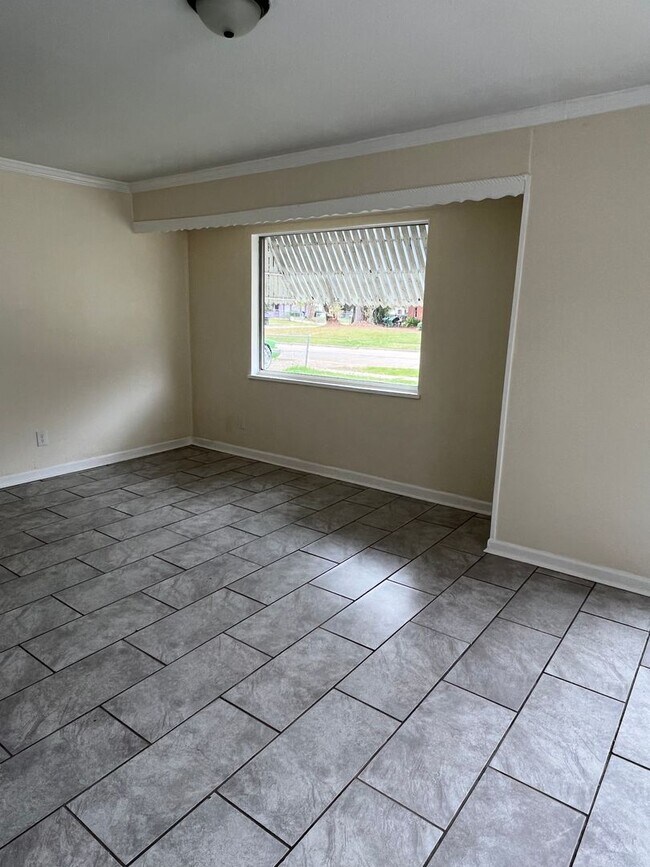 Building Photo - 3010 Sunnybrook St