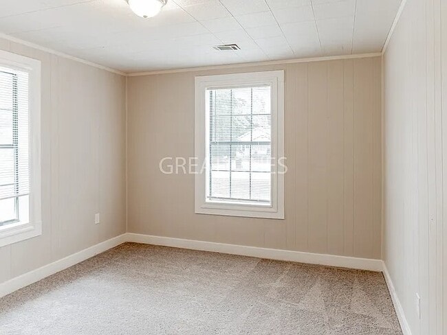 Building Photo - 2118 Shirley Ave
