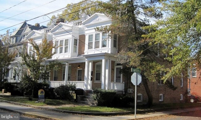 Building Photo - 404 Camden Ave