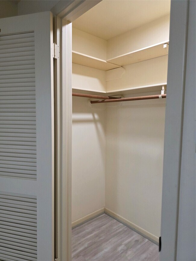 Building Photo - 406 Fox Briar Ln