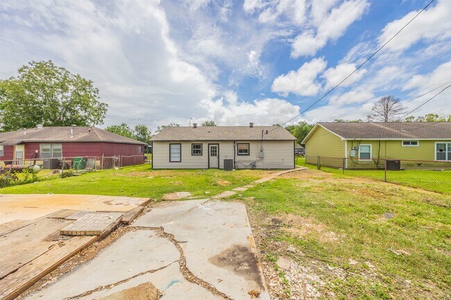 Building Photo - 5007 Northridge Dr