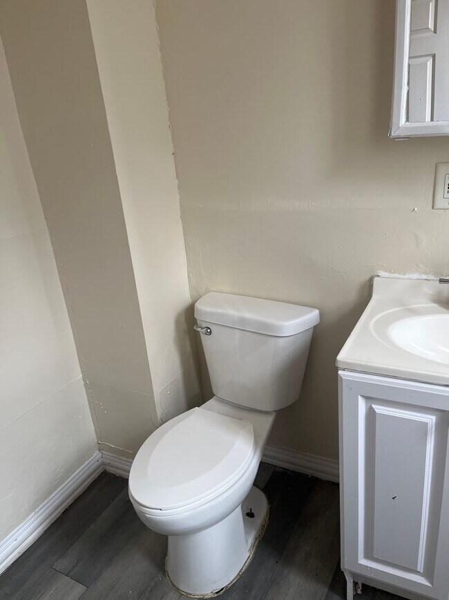 Building Photo - 1243 S Karlov Ave