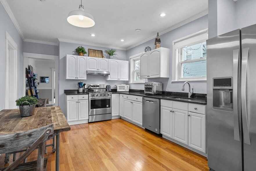 Building Photo - 102 Grant St