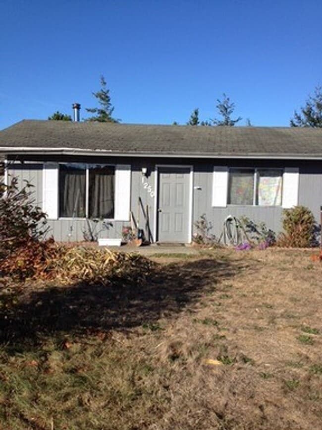 Primary Photo - 3 bedroom 1 bath house