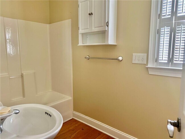 Building Photo - 1594 Hardin Ave