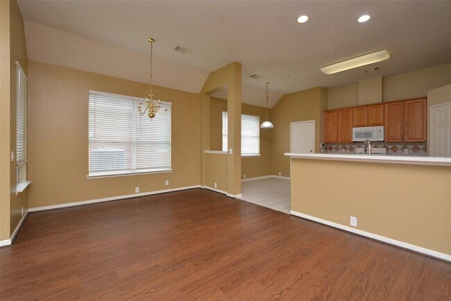 Building Photo - 2931 Sunbird Dr