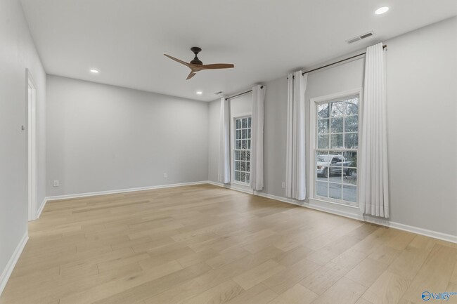 Building Photo - 226 Eastview Dr