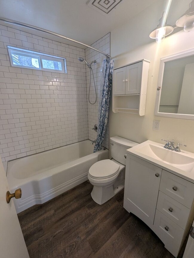 Building Photo - 312