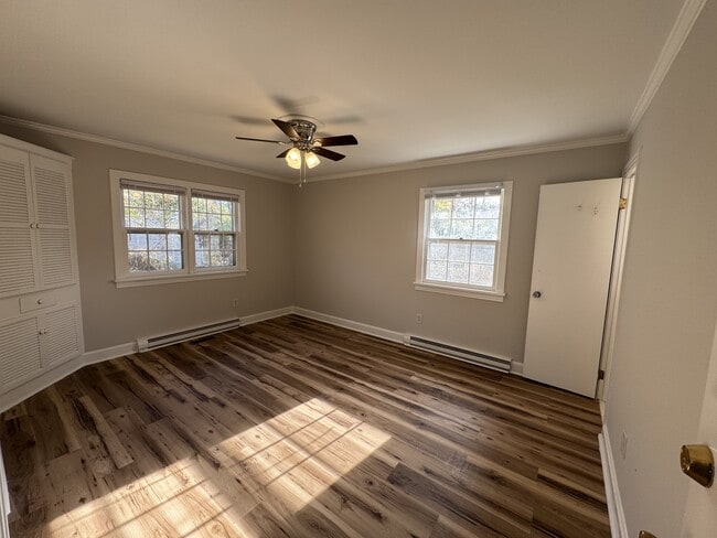 Building Photo - 408 E Simmons Ave