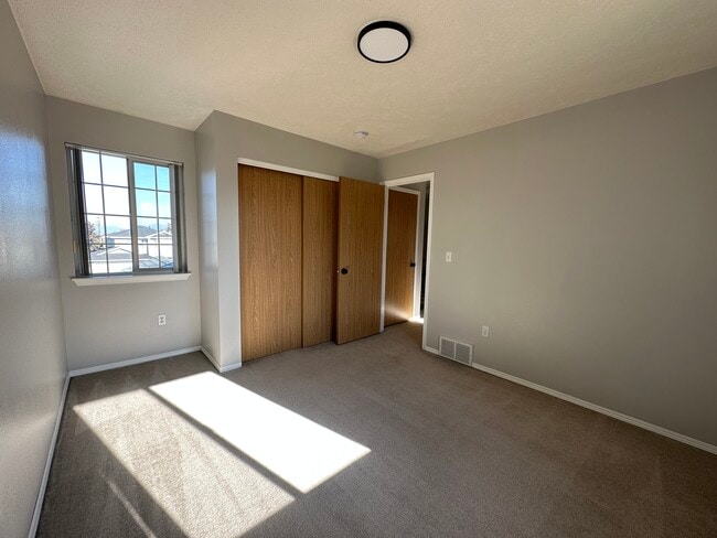 Building Photo - 23812 E Maxwell Ave