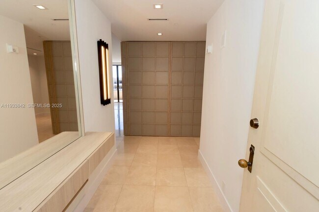 Building Photo - 251 Crandon Blvd