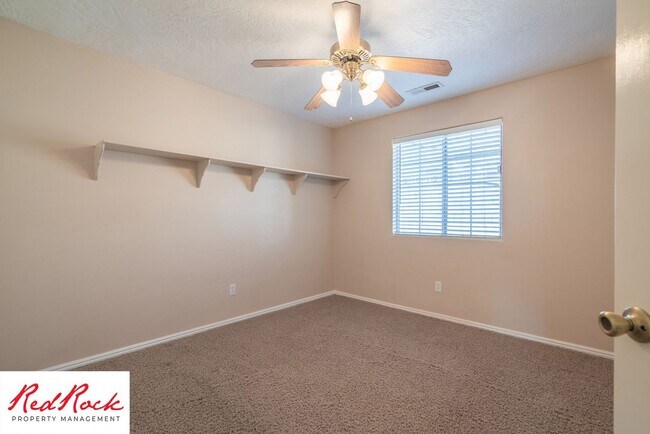 Building Photo - Pet Friendly - 4 Bed 2 Bath for rent in St. George
