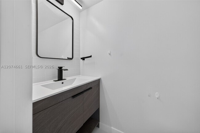 Building Photo - 15811 SW 91st Ct