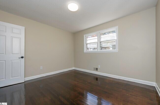 Building Photo - 142 Westover Dr