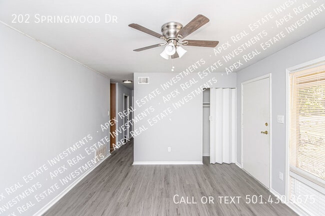 Building Photo - 202 Springwood Dr
