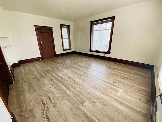 Building Photo - 216 Fairchild St